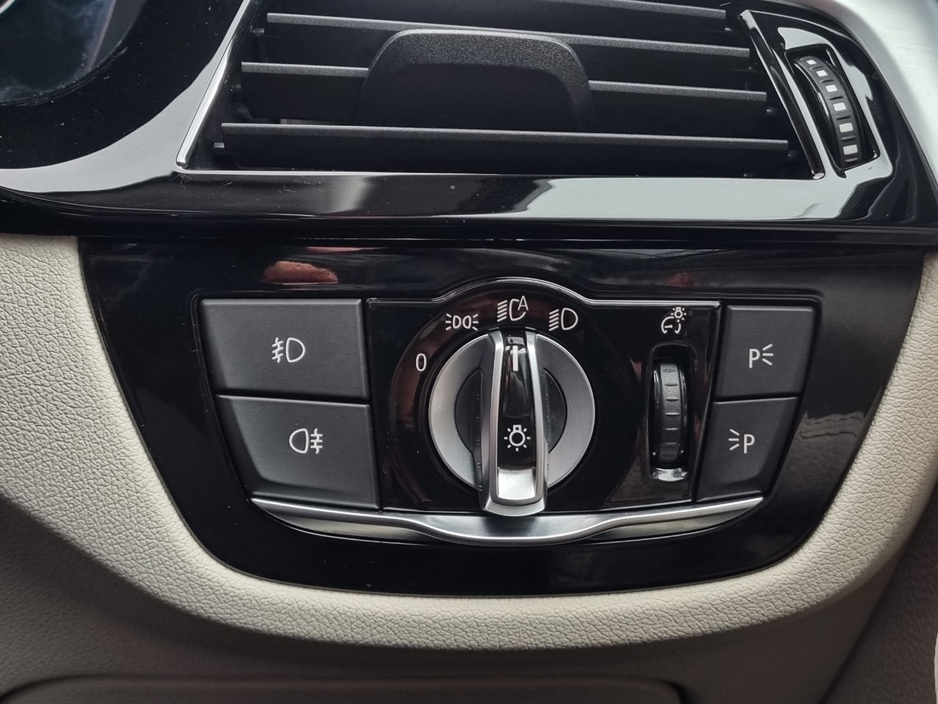 2019 BMW 5 Series - image 29