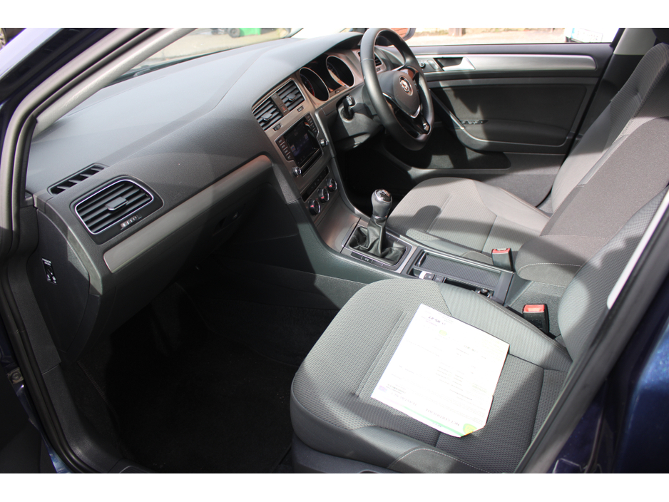 2014 Volkswagen Golf - image 10