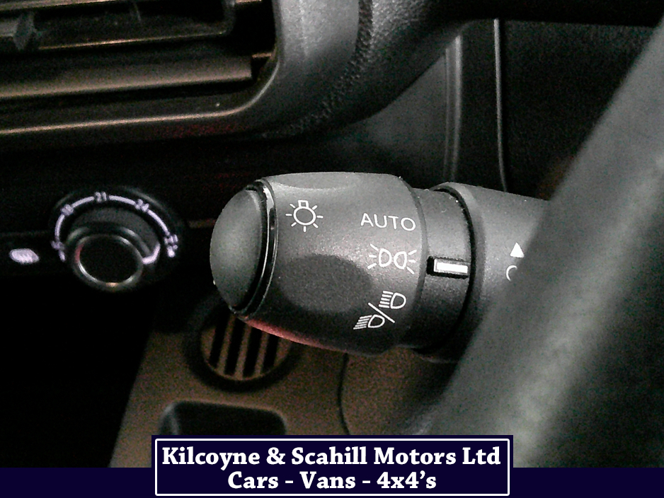 2023 Peugeot Partner - image 25