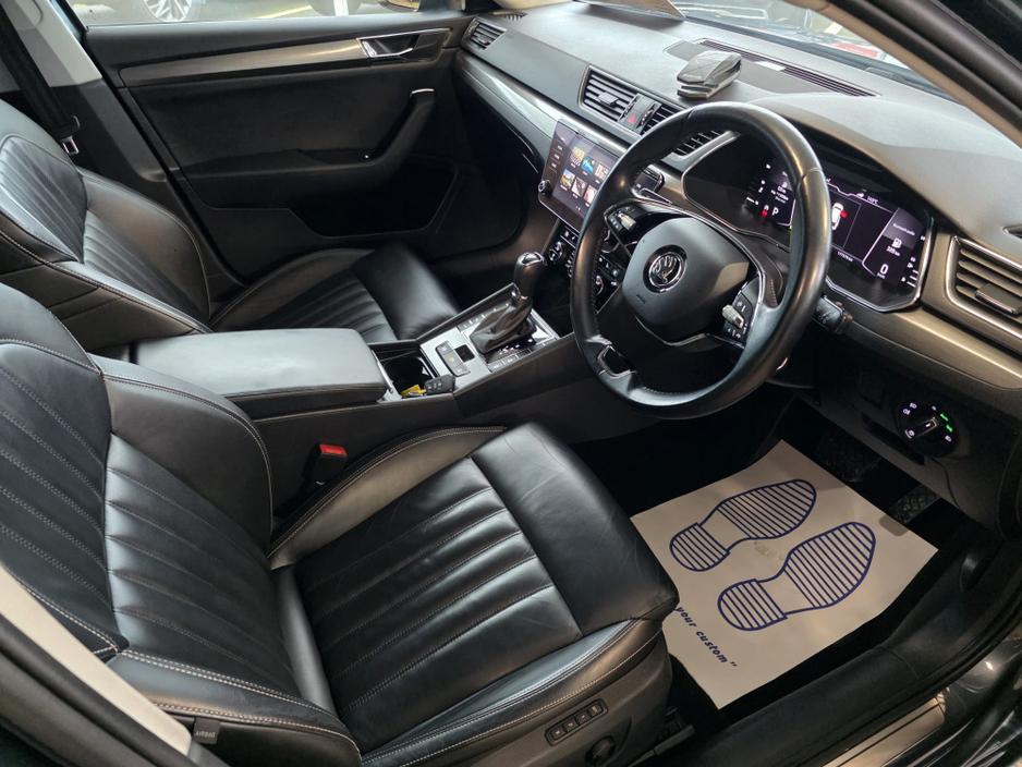 2020 Skoda Superb - image 13