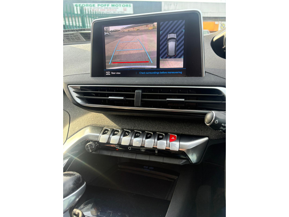 2019 Peugeot 3008 - image 11