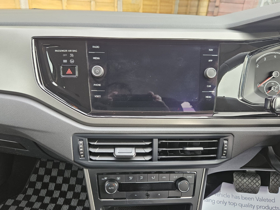 2019 Volkswagen Polo - image 24