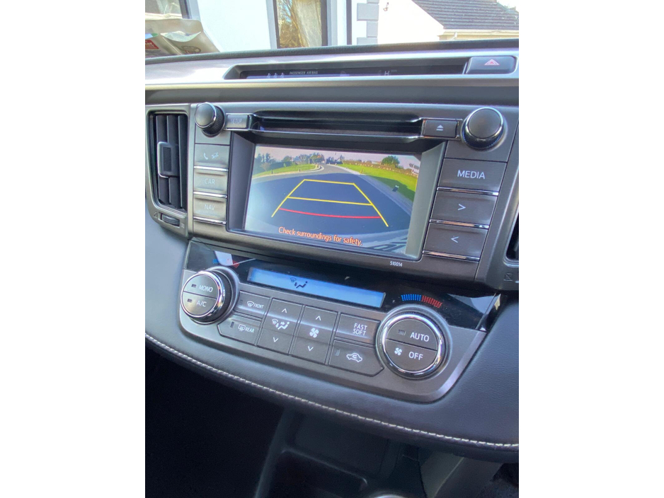 2015 Toyota Rav4 - image 12