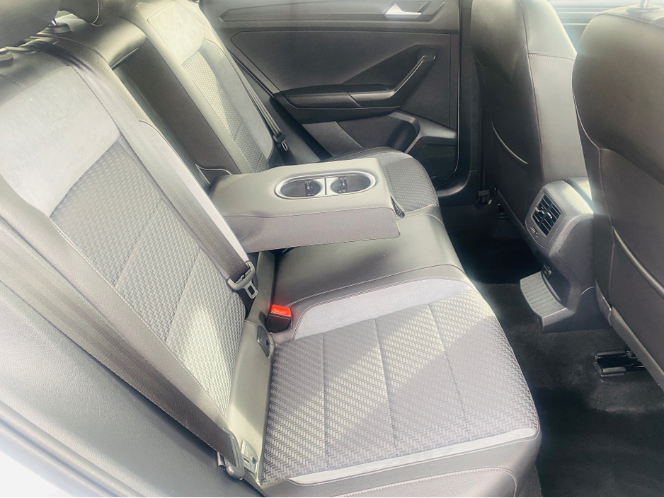 2020 Volkswagen T-Roc - image 23