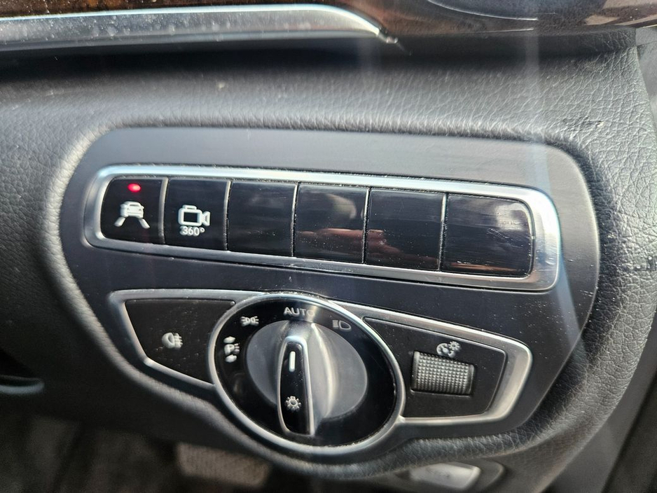 2017 Mercedes-Benz V Class - image 12