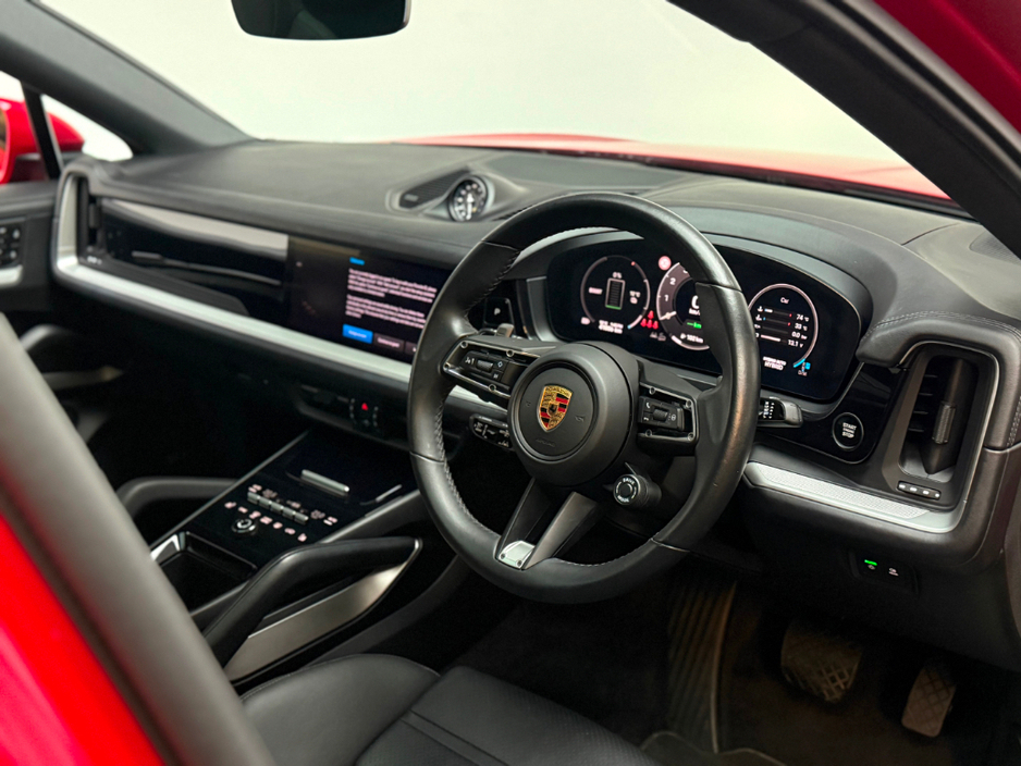 2024 Porsche Cayenne - image 32