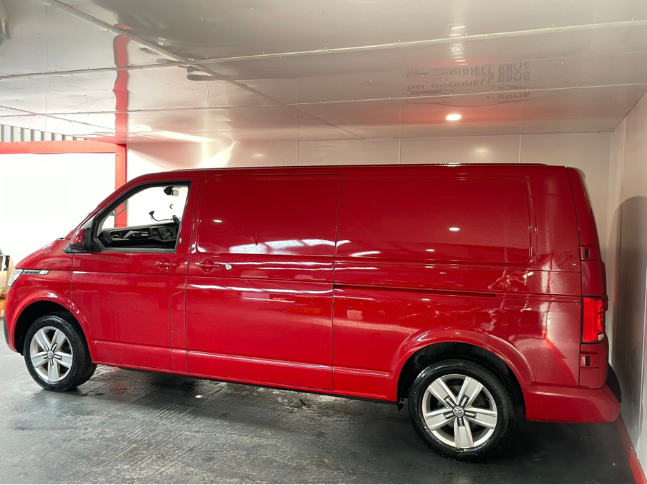 2020 Volkswagen Transporter - image 13
