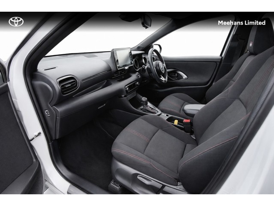 2023 Toyota Yaris - image 8