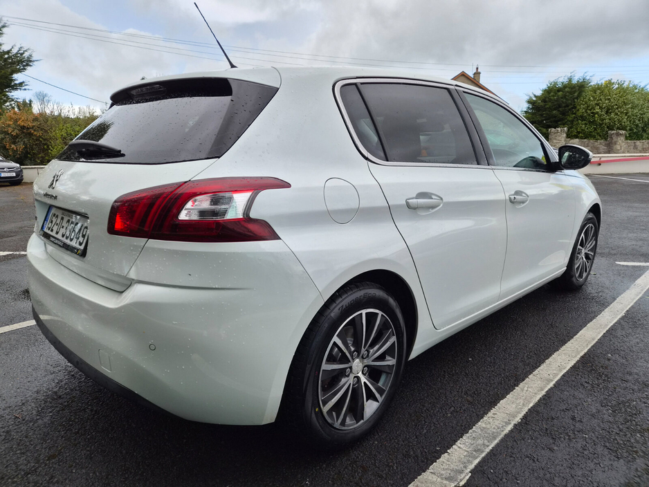 2015 Peugeot 308 - image 3