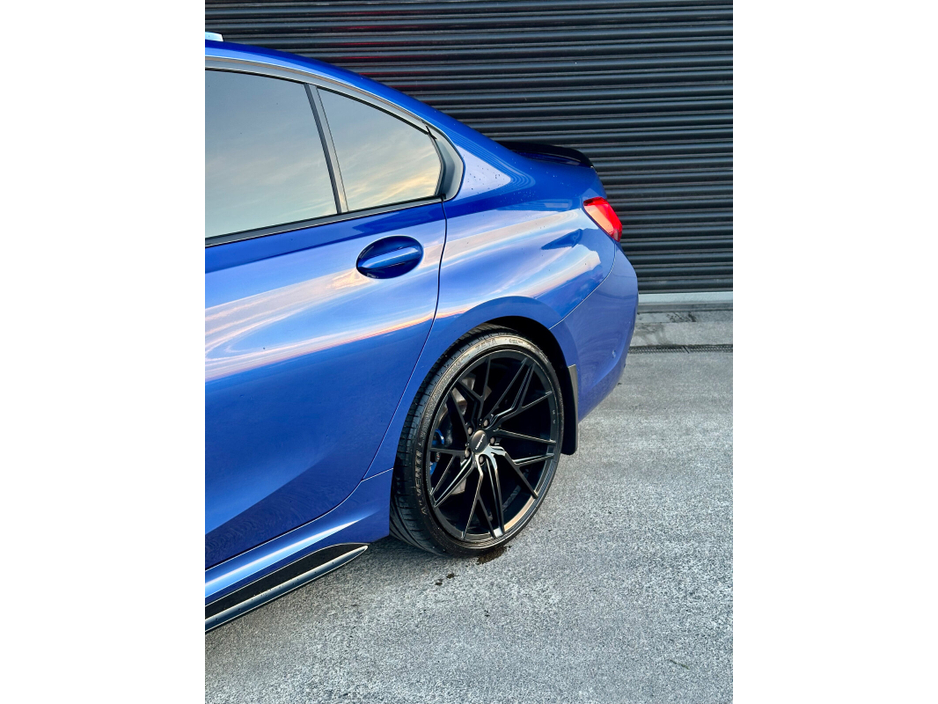 2019 BMW 3 Series - image 4