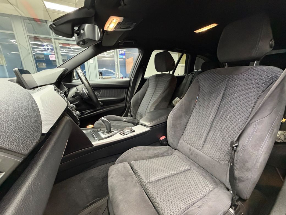 2017 BMW 3 Series - image 26