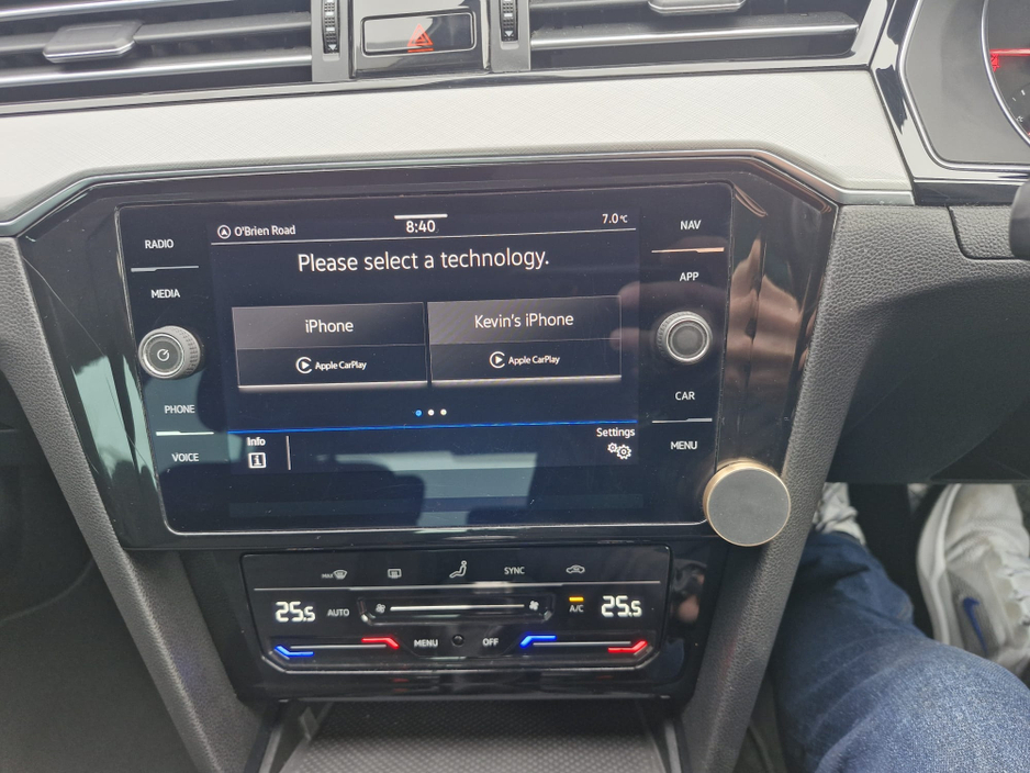 2022 Volkswagen Passat - image 11