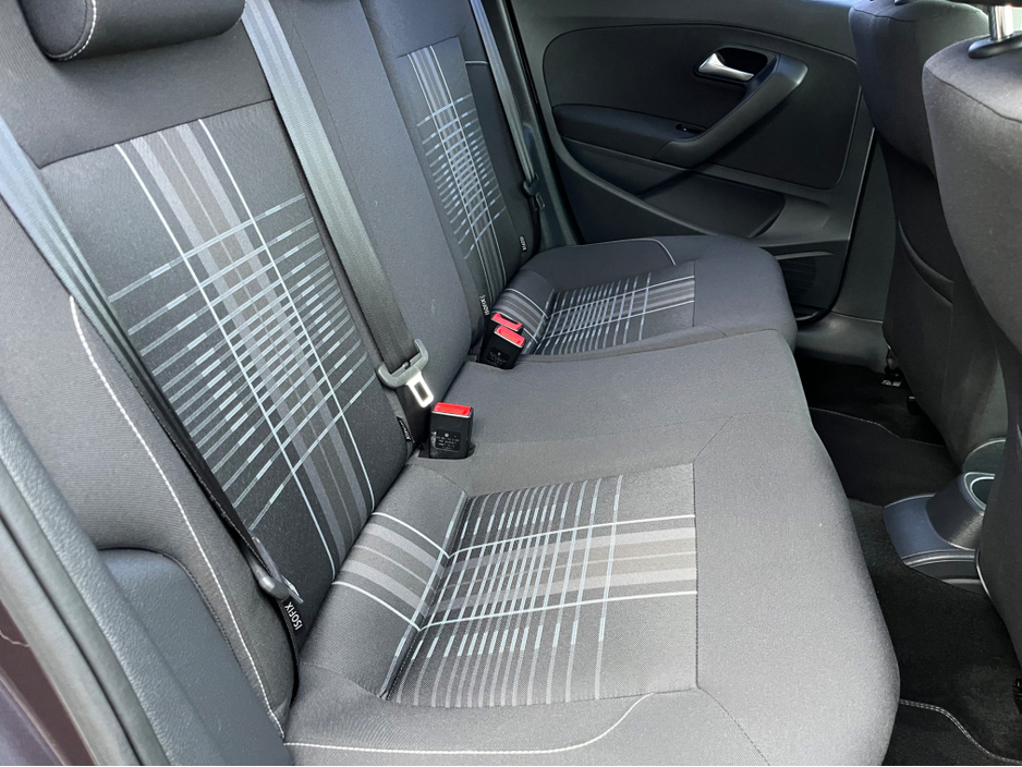 2015 Volkswagen Polo - image 8