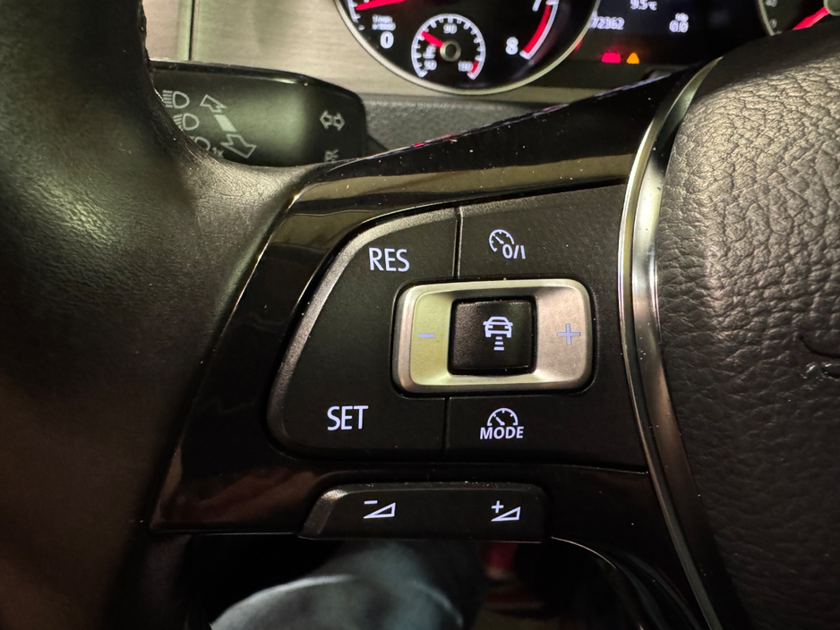 2013 Volkswagen Golf - image 19