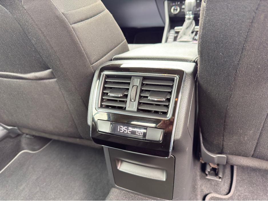2018 Skoda Superb - image 13