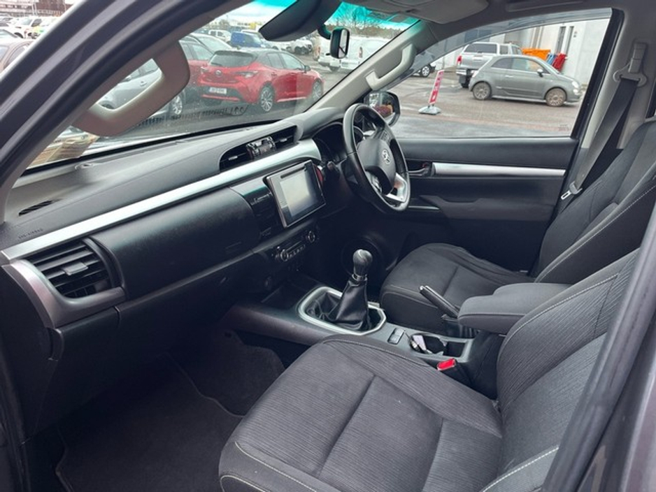 2020 Toyota Hilux - image 6