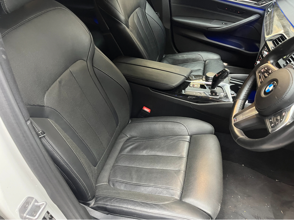 2017 BMW 5 Series - image 10