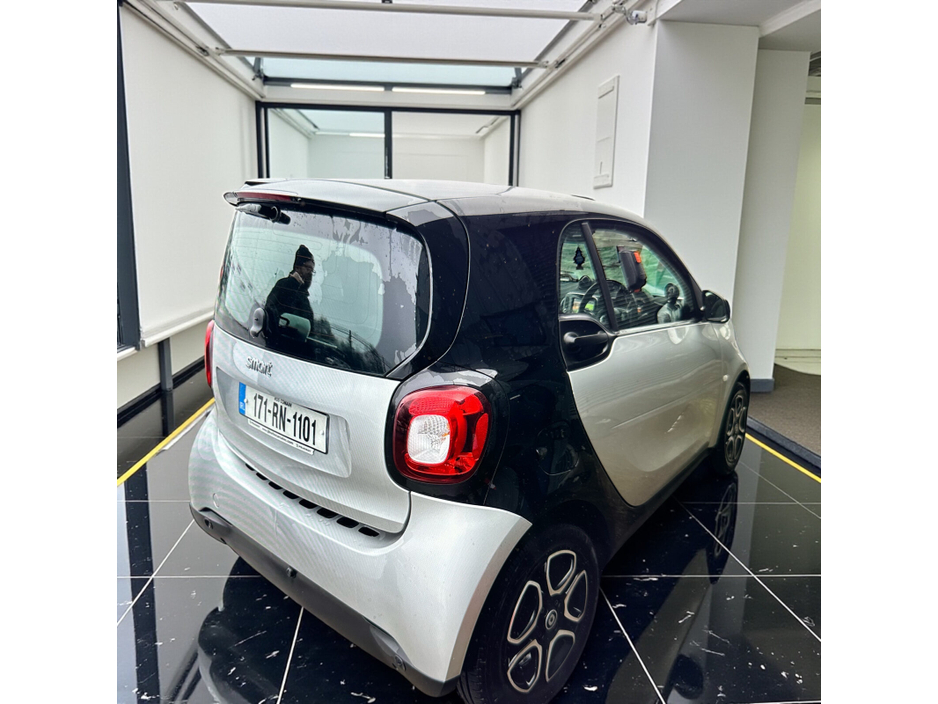 2017 Smart Fortwo - image 6