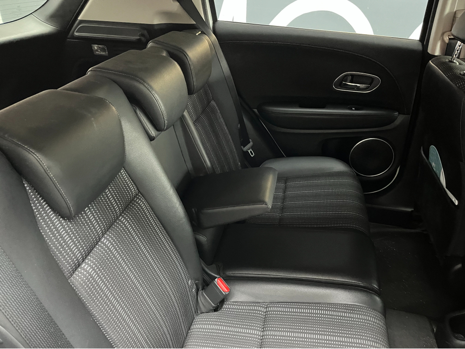 2017 Honda Vezel - image 14