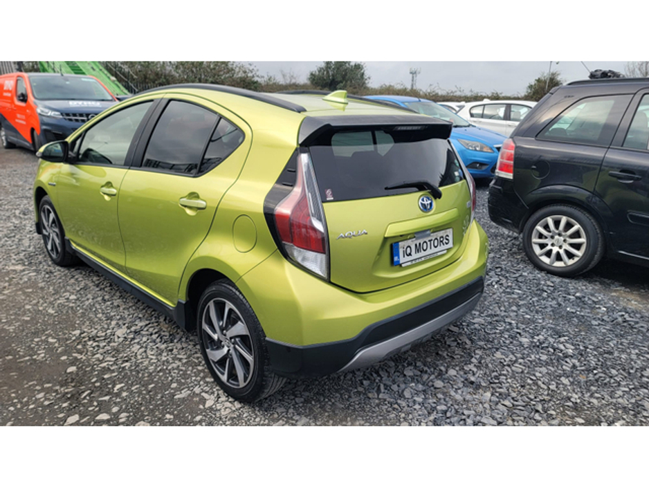 2016 Toyota Aqua - image 10