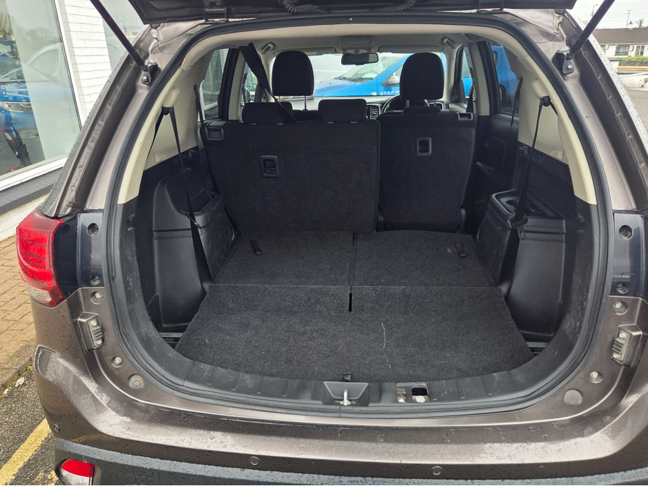 2016 Mitsubishi Outlander - image 8