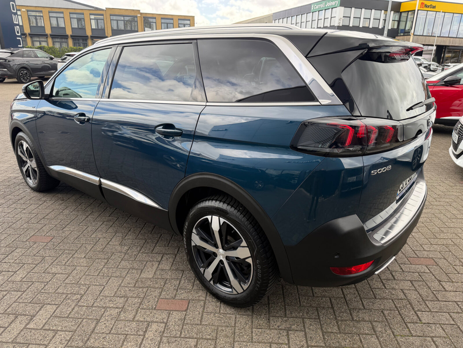 2025 Peugeot 5008 - image 12