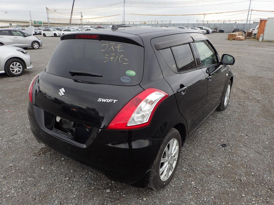 2016 Suzuki Swift - image 4
