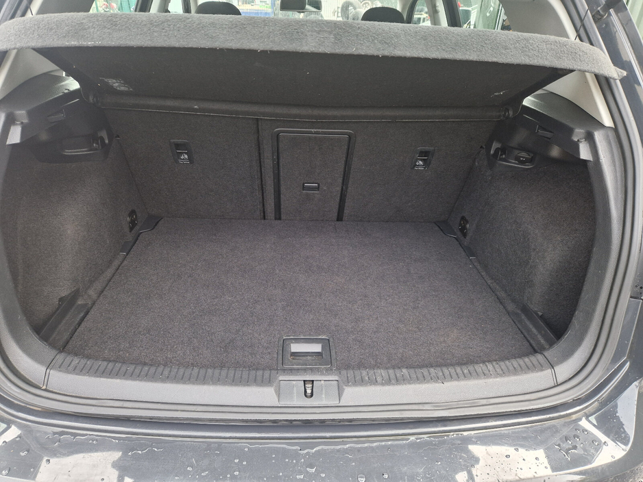 2013 Volkswagen Golf - image 17