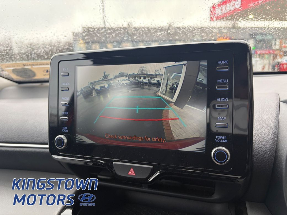 2022 Toyota Yaris - image 16