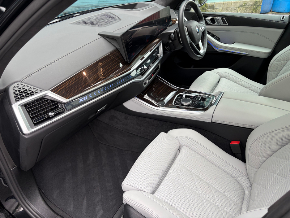 2025 BMW X5 - image 18