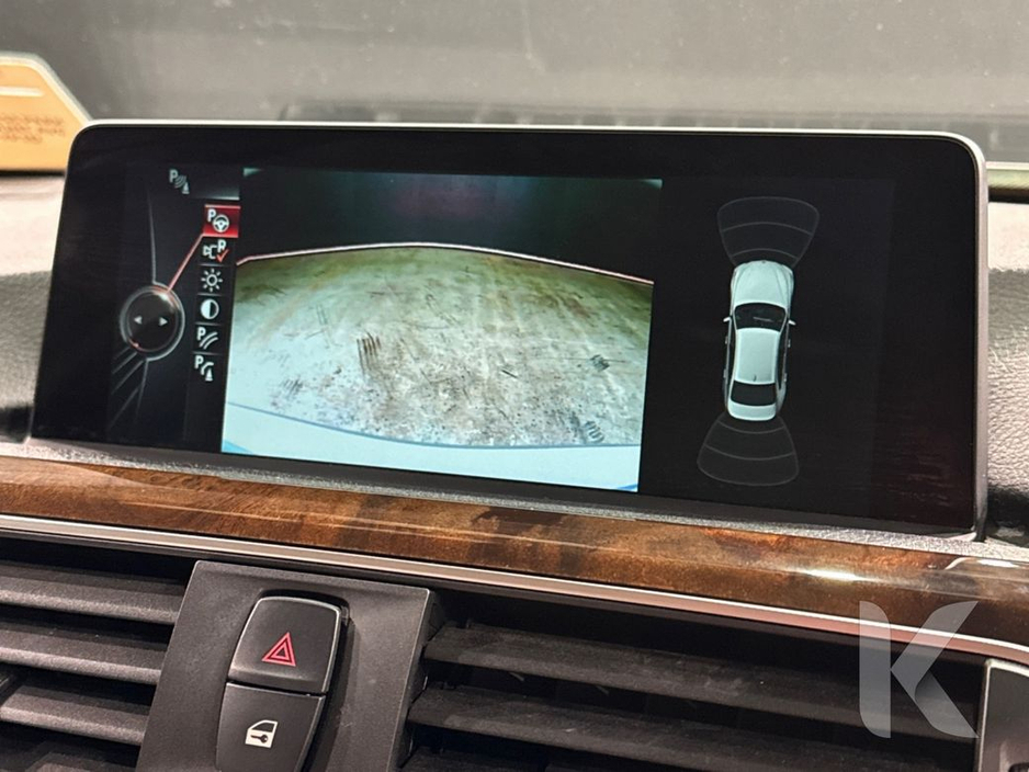 2016 BMW 3 Series - image 24