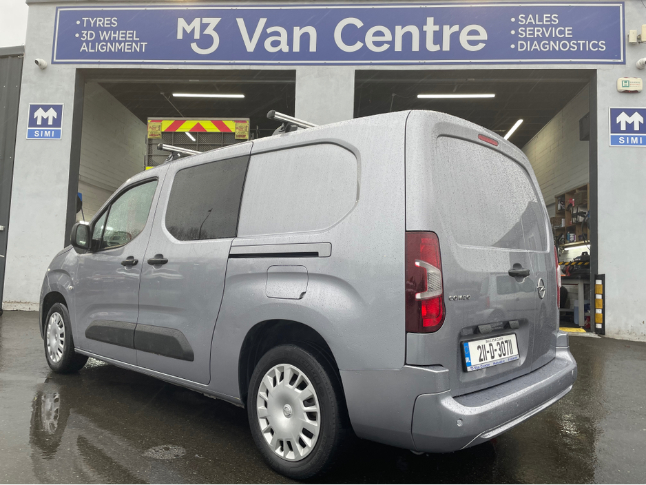 2021 Opel Combo - image 2