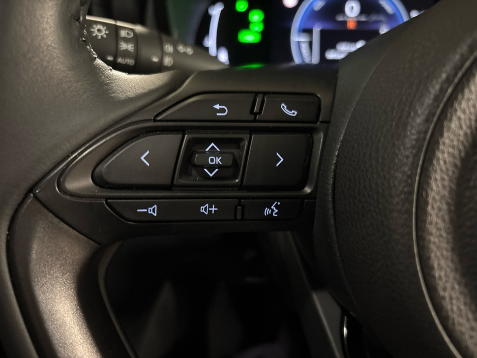 2025 Toyota Yaris Cross - image 14