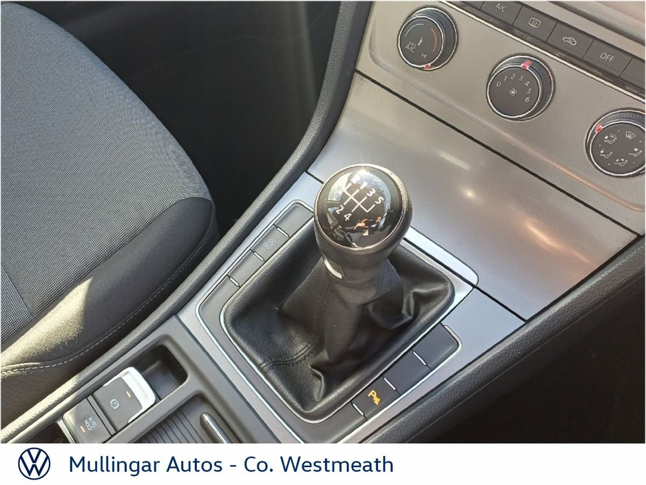 2015 Volkswagen Golf - image 19