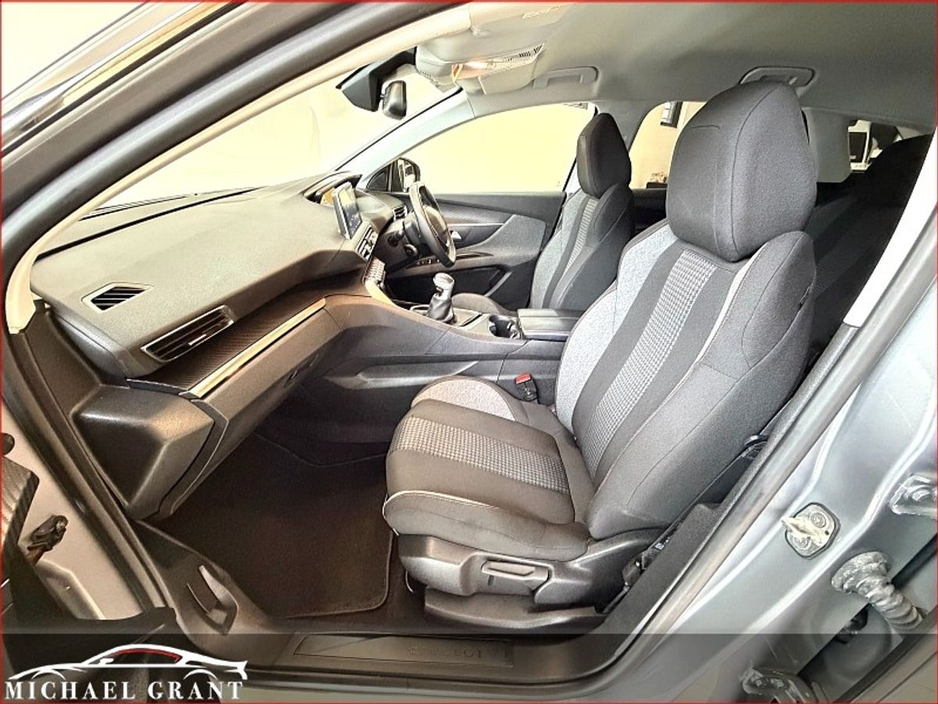 2020 Peugeot 3008 - image 15