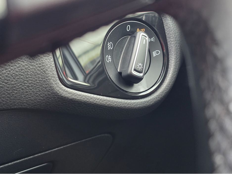 2016 Volkswagen Golf 1.4 TSI HIGHLINE EDITION PRIVACY GLASS REVERSE CAMERA - SIMI DEALER - LOW ROAD TAX BAND €15,750