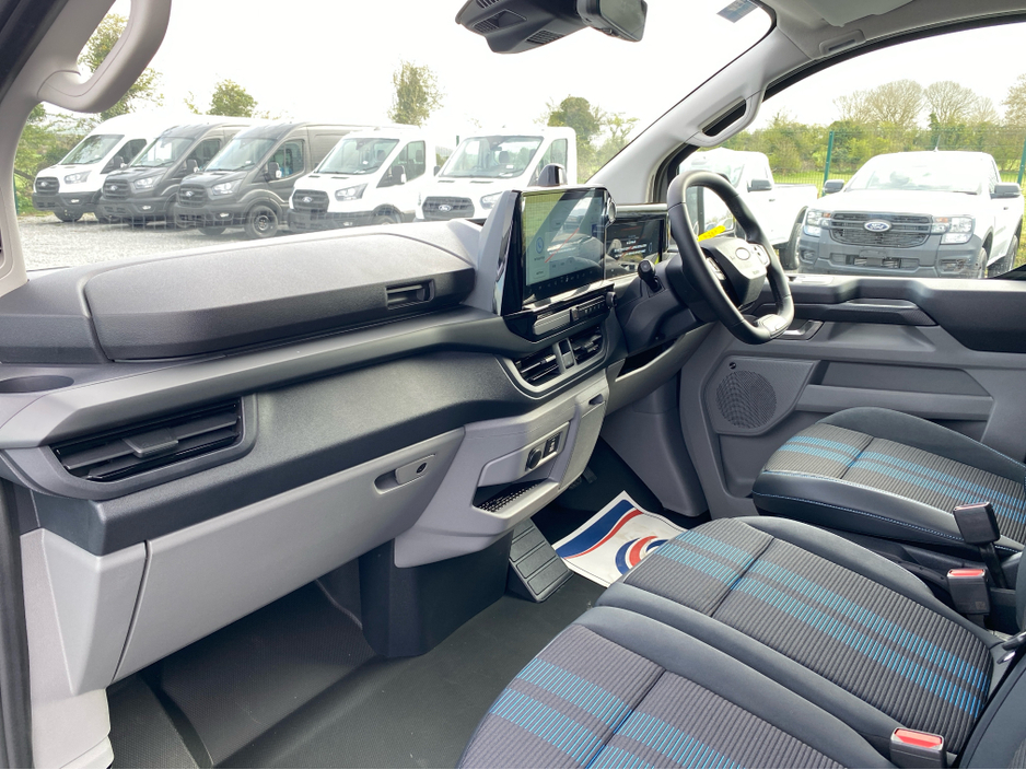 2026 Ford Transit Custom - image 9