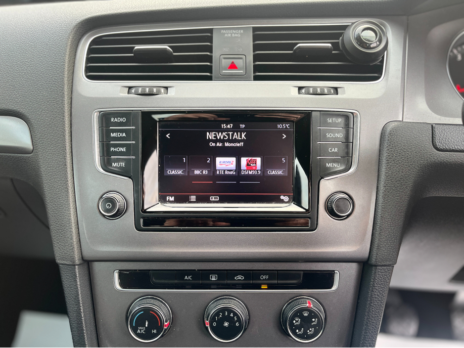 2014 Volkswagen Golf - image 10