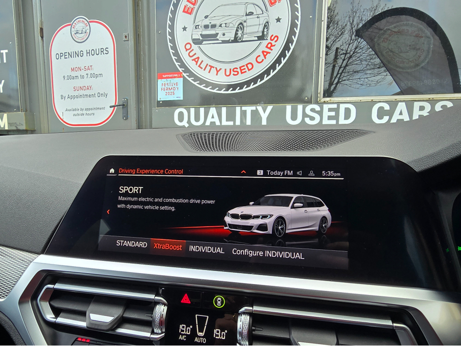 2021 BMW 3 Series - image 26