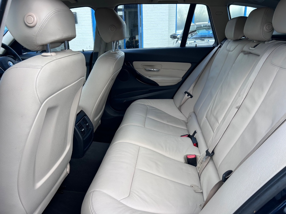 2016 BMW 3 Series - image 5