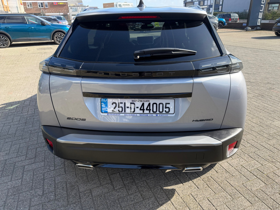 2025 Peugeot 2008 - image 5