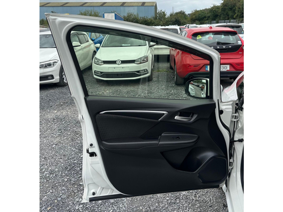 2018 Honda Fit - image 6