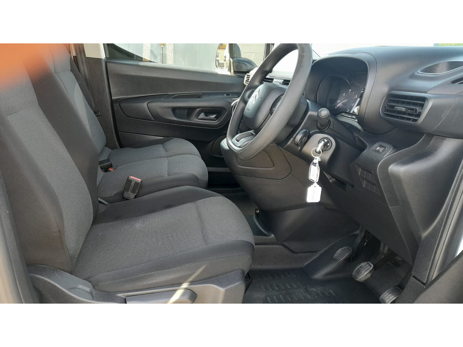 2020 Citroen Berlingo - image 5