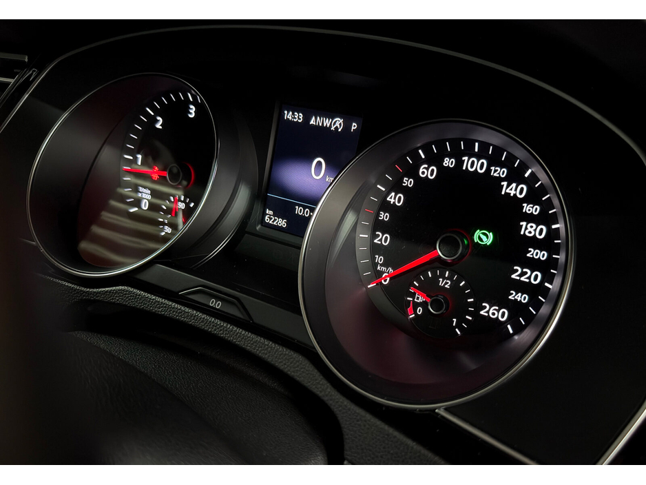 2018 Volkswagen Passat - image 44