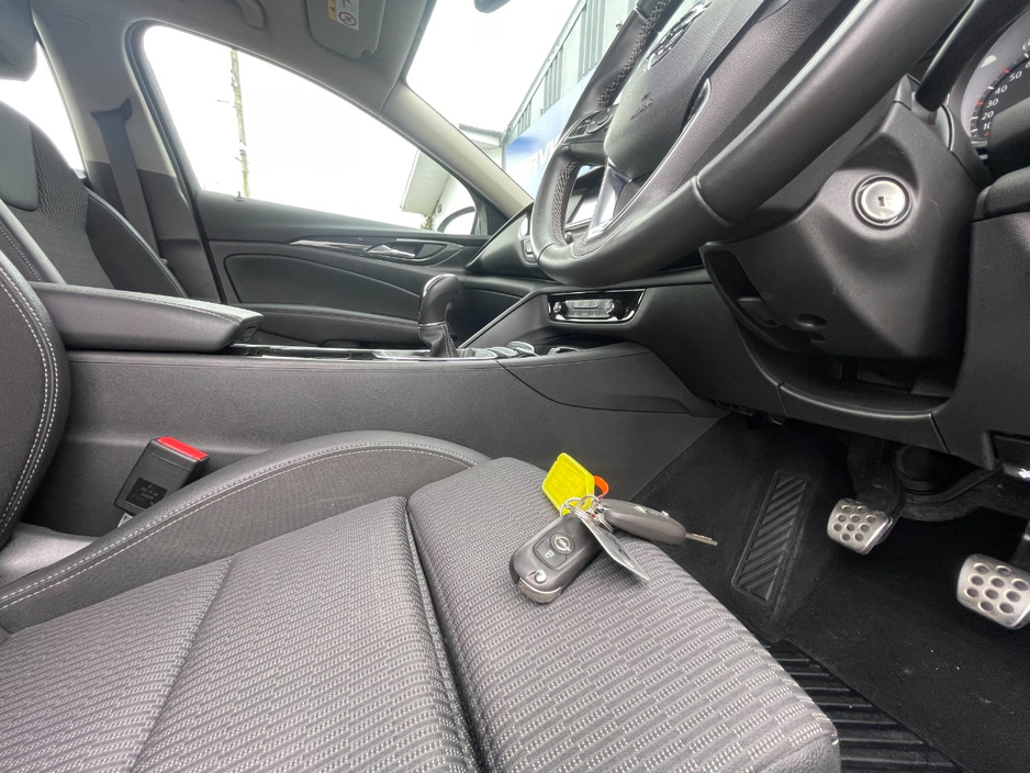 2020 Opel Insignia - image 19