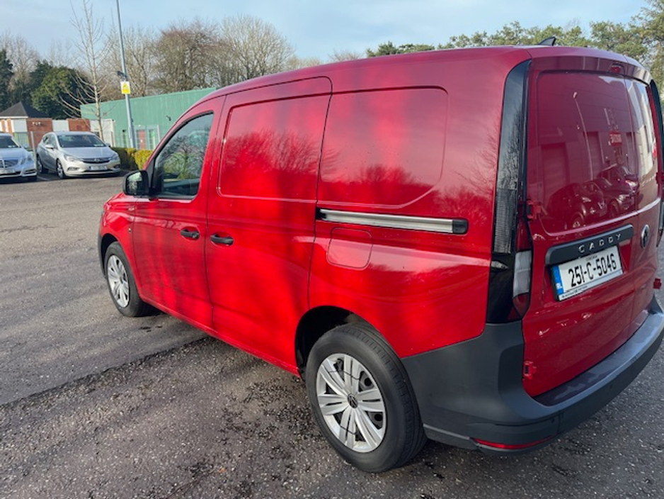 2025 Volkswagen Caddy - image 5