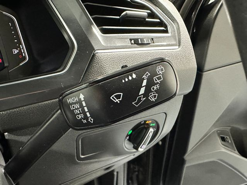 2020 Volkswagen Tiguan - image 20