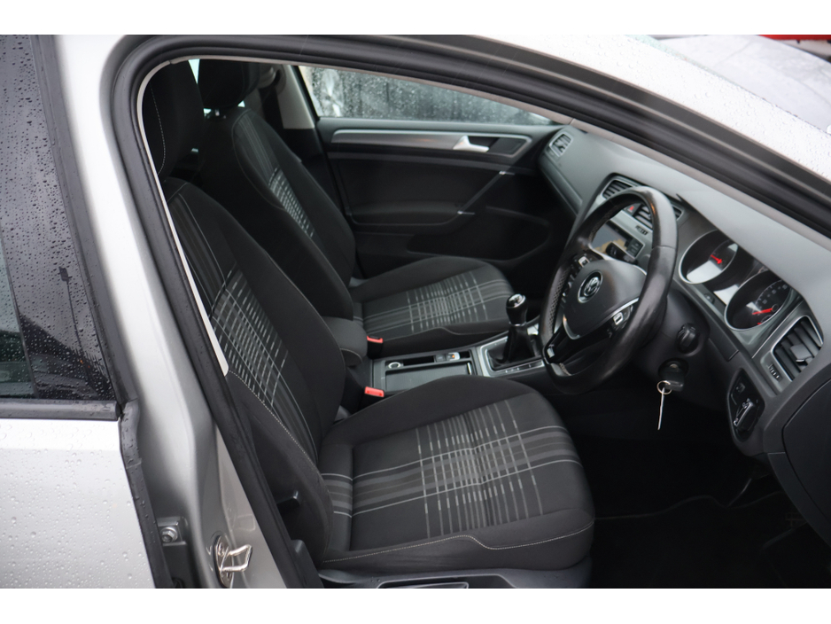 2016 Volkswagen Golf LOUNGE Low Mileage Huge Spec €13,995