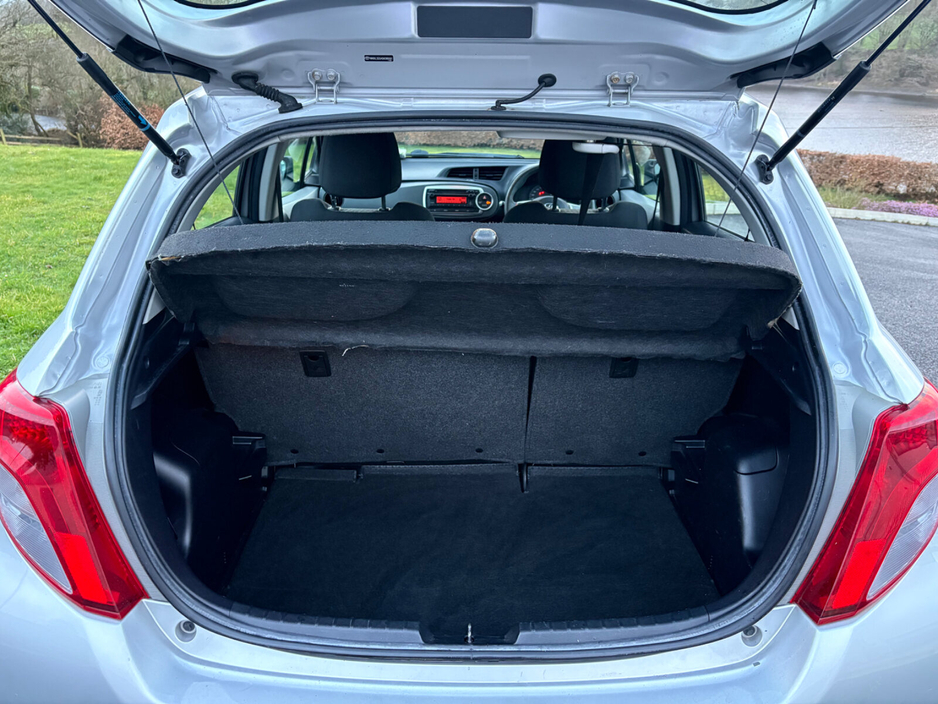 2014 Toyota Yaris - image 6