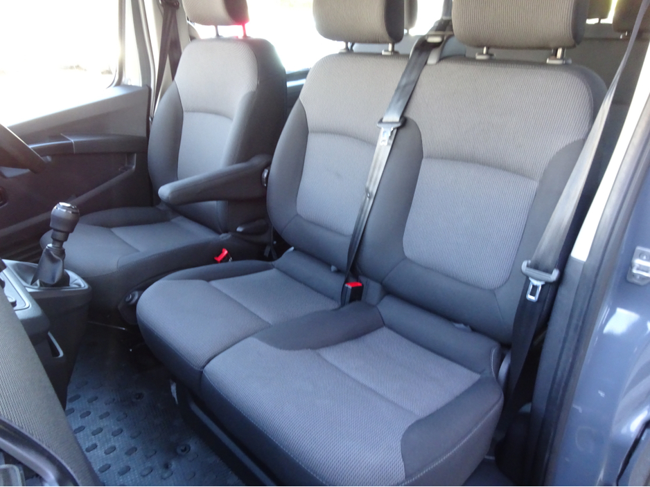 2023 Renault Trafic - image 15